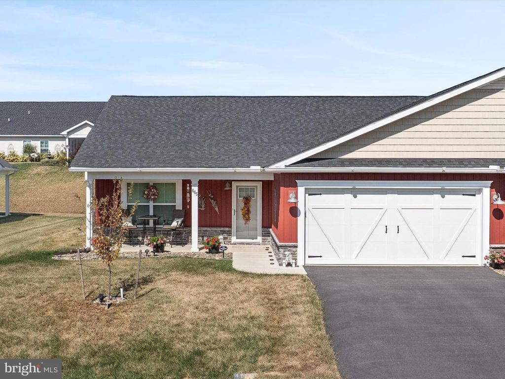 665 DRIPPING SPRING DR, Hedgesville, WV 25427