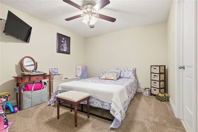 311 Eagle Dr, Cranberry Twp, PA 16066