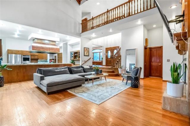 3735 W Woodside, Visalia, CA 93291