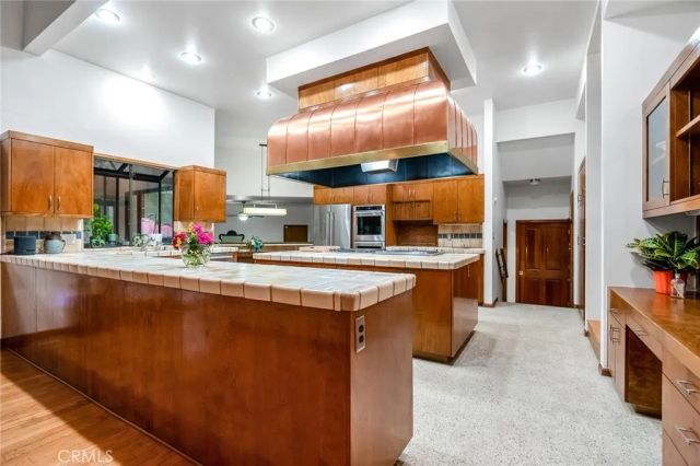 3735 W Woodside, Visalia, CA 93291