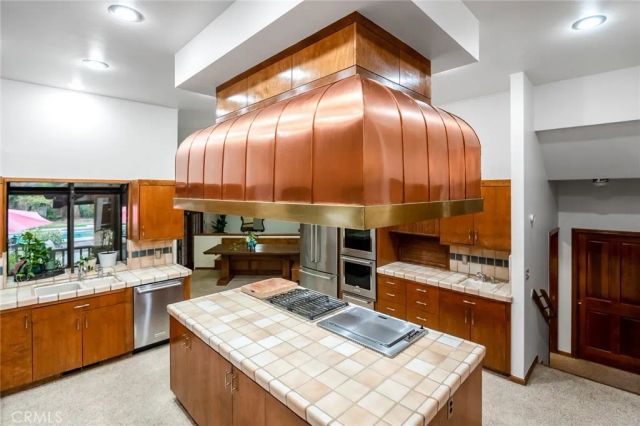 3735 W Woodside, Visalia, CA 93291