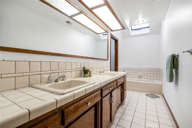 3735 W Woodside, Visalia, CA 93291