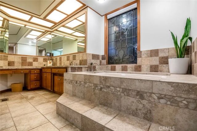 3735 W Woodside, Visalia, CA 93291