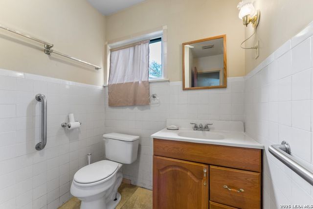 3627 W Poplar St, San Antonio, TX 78228