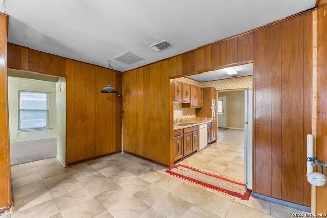 3627 W Poplar St, San Antonio, TX 78228