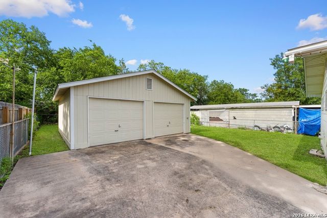 3627 W Poplar St, San Antonio, TX 78228