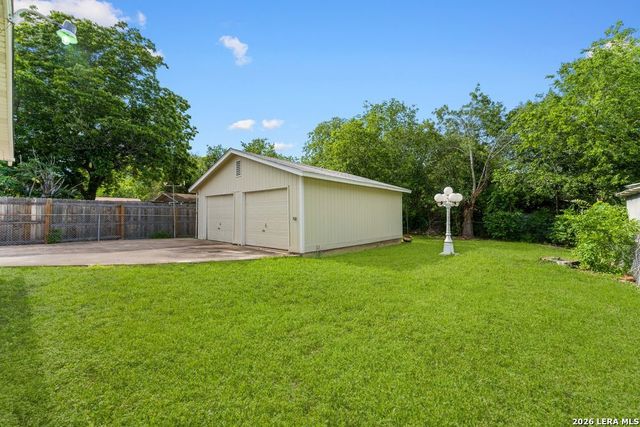 3627 W Poplar St, San Antonio, TX 78228