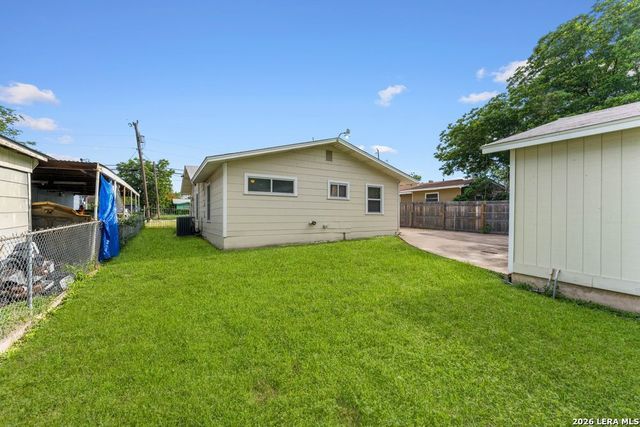 3627 W Poplar St, San Antonio, TX 78228