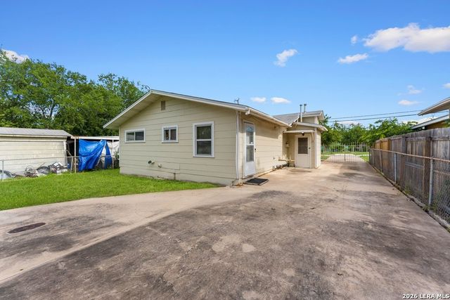 3627 W Poplar St, San Antonio, TX 78228