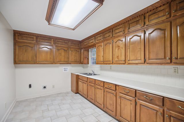 1611 Columbia Ave, Columbia, TN 38401