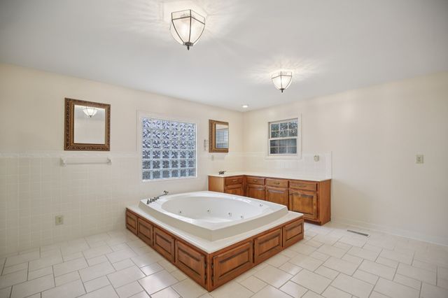 1611 Columbia Ave, Columbia, TN 38401