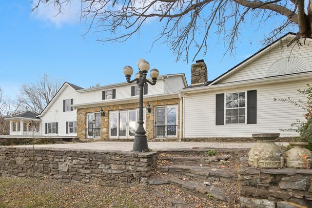 1611 Columbia Ave, Columbia, TN 38401