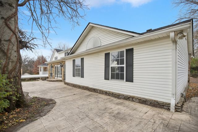 1611 Columbia Ave, Columbia, TN 38401