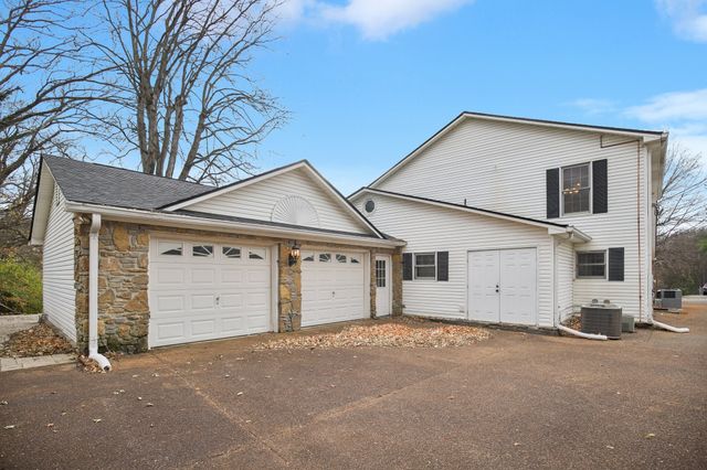 1611 Columbia Ave, Columbia, TN 38401