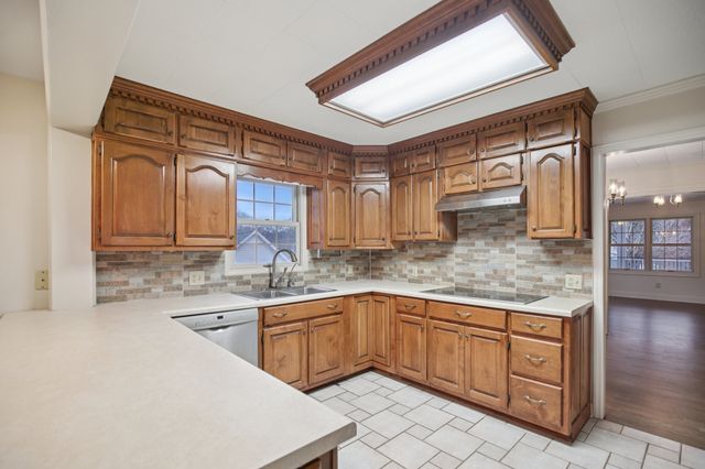 1611 Columbia Ave, Columbia, TN 38401