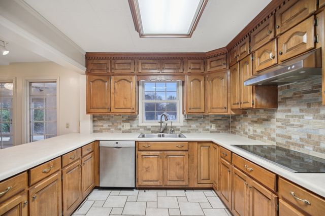 1611 Columbia Ave, Columbia, TN 38401