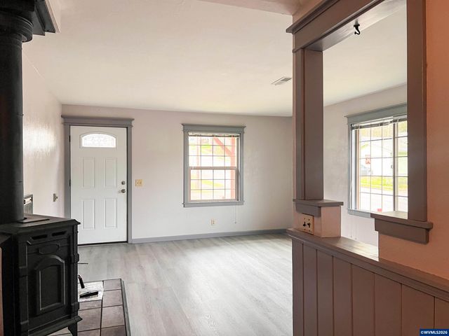 1304 Hawthorne St, Sweet Home, OR 97386