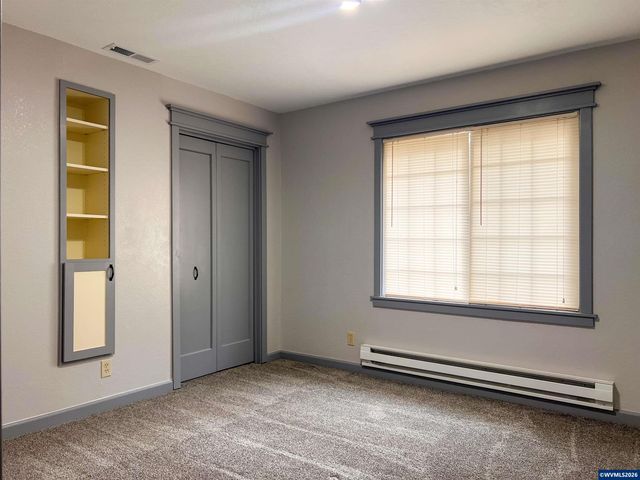 1304 Hawthorne St, Sweet Home, OR 97386