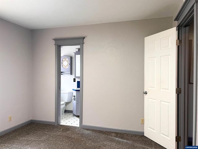 1304 Hawthorne St, Sweet Home, OR 97386