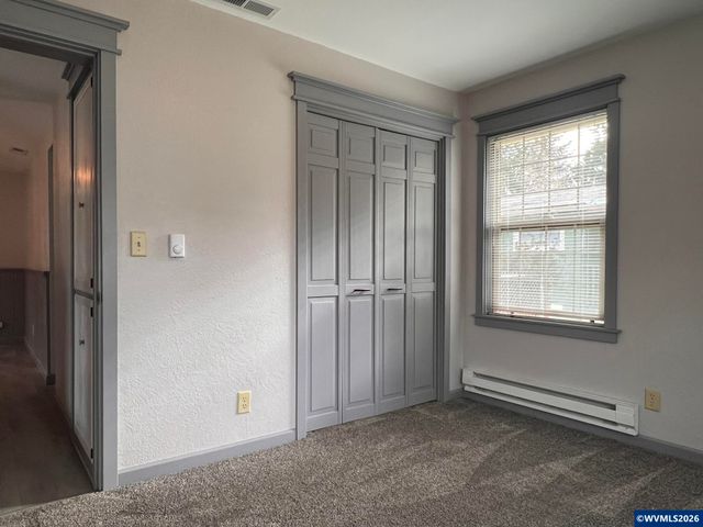 1304 Hawthorne St, Sweet Home, OR 97386