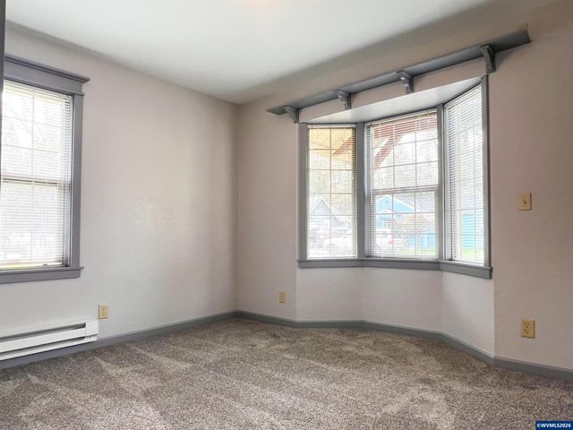 1304 Hawthorne St, Sweet Home, OR 97386