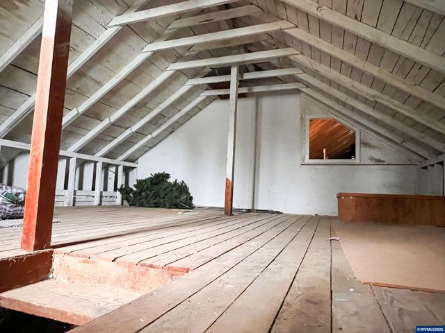 1304 Hawthorne St, Sweet Home, OR 97386