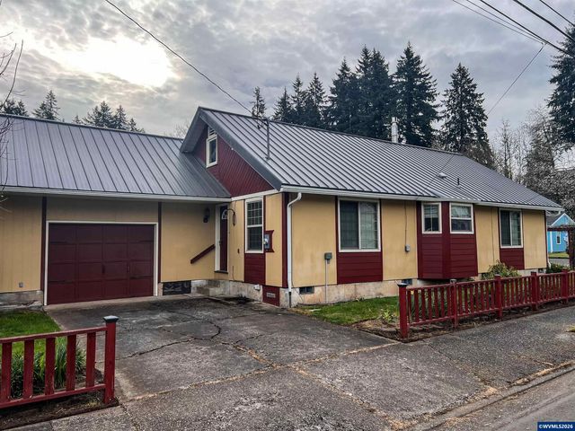 1304 Hawthorne St, Sweet Home, OR 97386