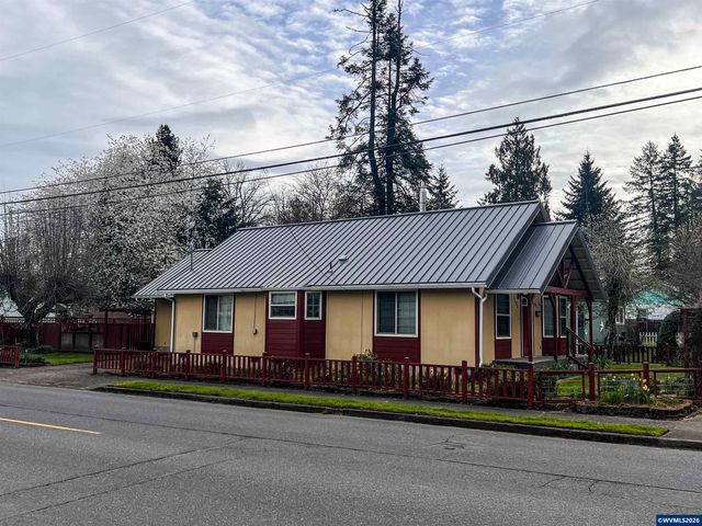 1304 Hawthorne St, Sweet Home, OR 97386