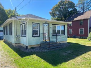 240 Edwin Street NW, Hartville, OH 44632