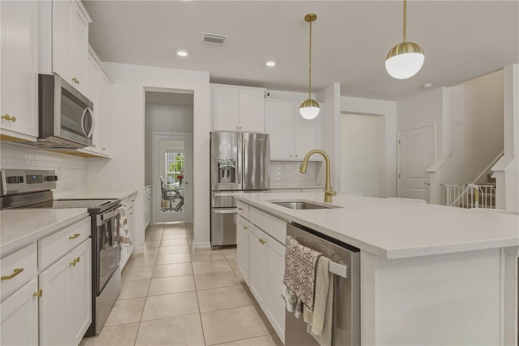 Image 12 of property listing at 17664 NW 173RD ROAD, Alachua, FL 32615