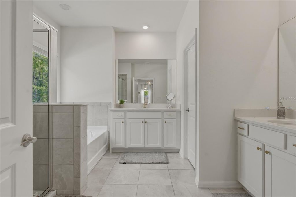 Image 18 of property listing at 17664 NW 173RD ROAD, Alachua, FL 32615