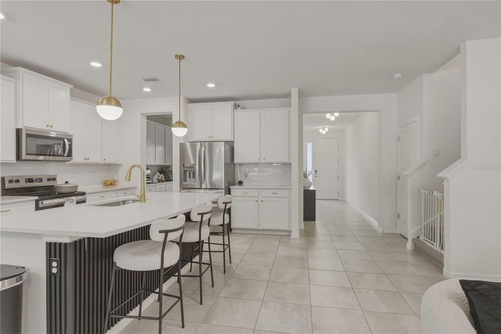 Image 7 of property listing at 17664 NW 173RD ROAD, Alachua, FL 32615