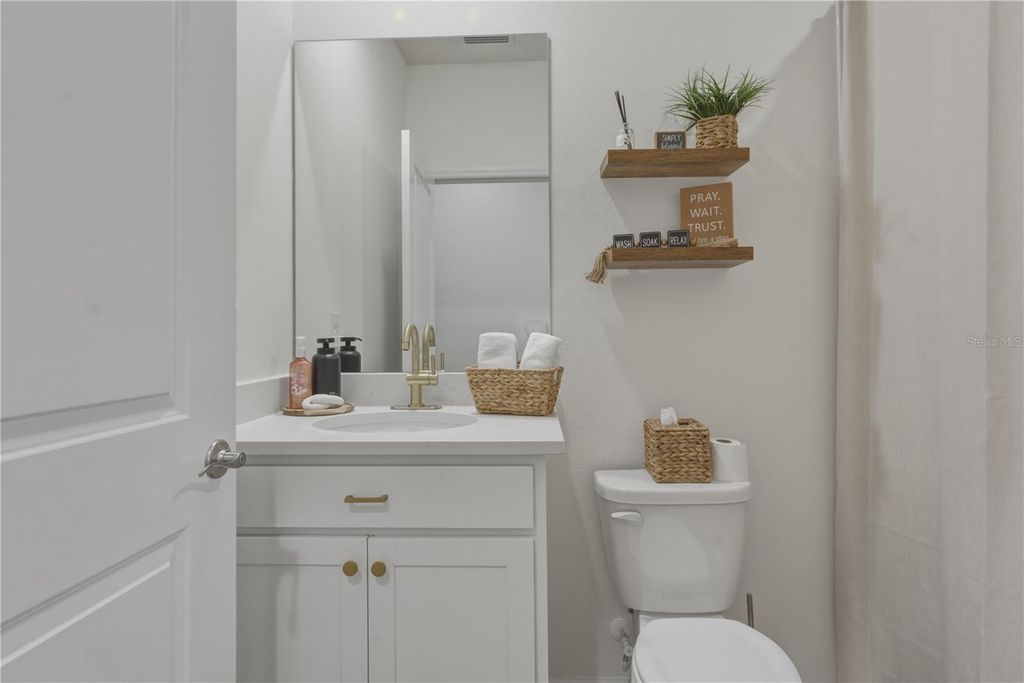 Image 10 of property listing at 17664 NW 173RD ROAD, Alachua, FL 32615