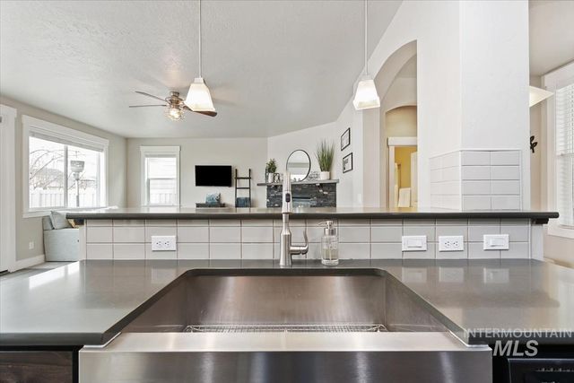 9430 S Updale Ave, Kuna, ID 83634