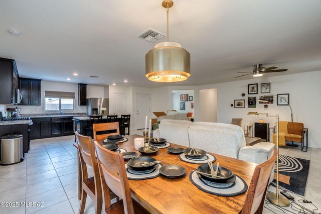 6697 S Villanova Avenue, Tucson, AZ 85756