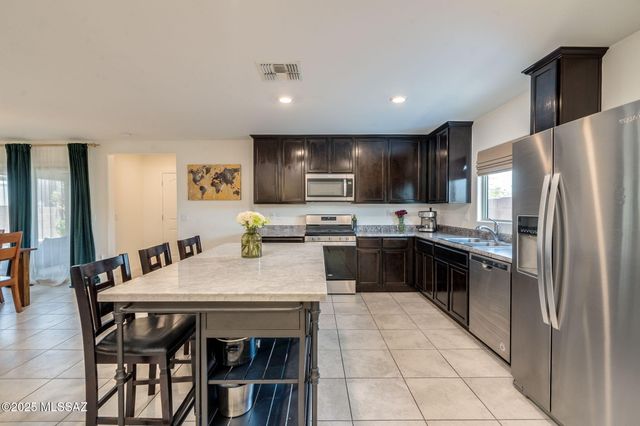 6697 S Villanova Avenue, Tucson, AZ 85756