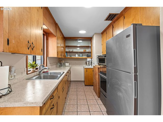 11 Ne NELSON Dr, Pendleton, OR 97801