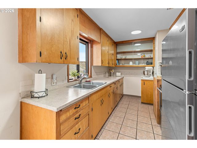 11 Ne NELSON Dr, Pendleton, OR 97801