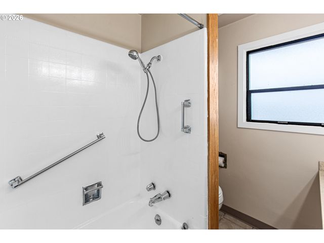 11 Ne NELSON Dr, Pendleton, OR 97801