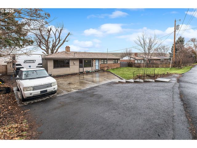 11 Ne NELSON Dr, Pendleton, OR 97801
