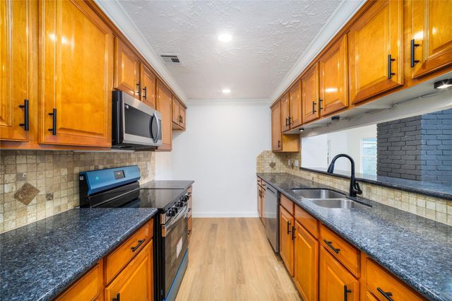 16127 Ridgegreen Drive, Houston, TX 77082