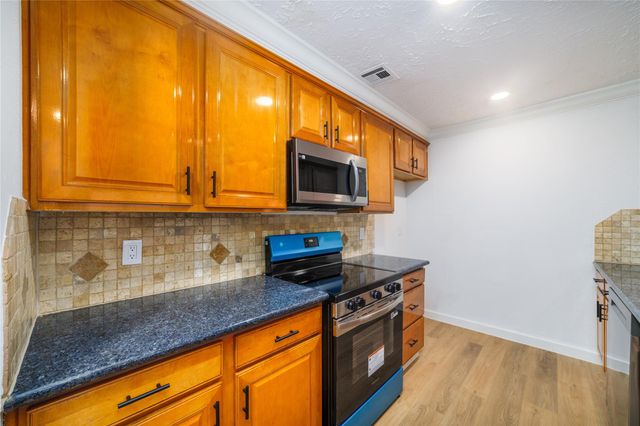 16127 Ridgegreen Drive, Houston, TX 77082