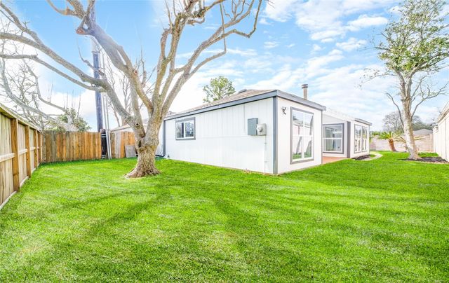 16127 Ridgegreen Drive, Houston, TX 77082