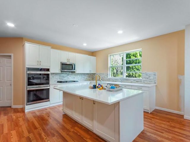 829 Lindsey Lane, Bolingbrook, IL 60440