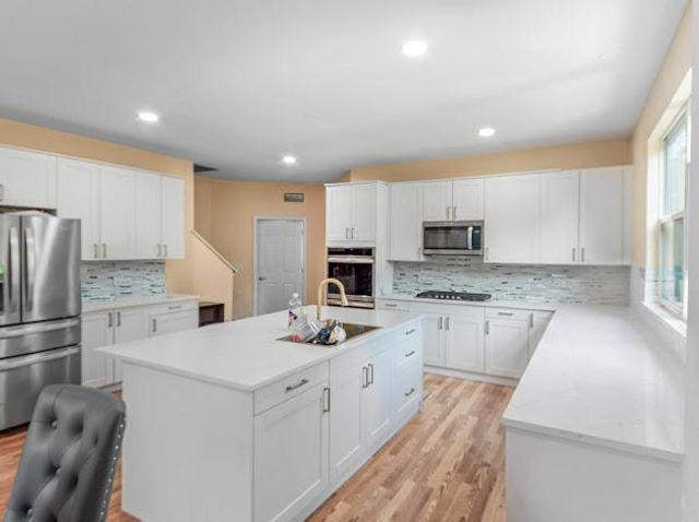 829 Lindsey Lane, Bolingbrook, IL 60440