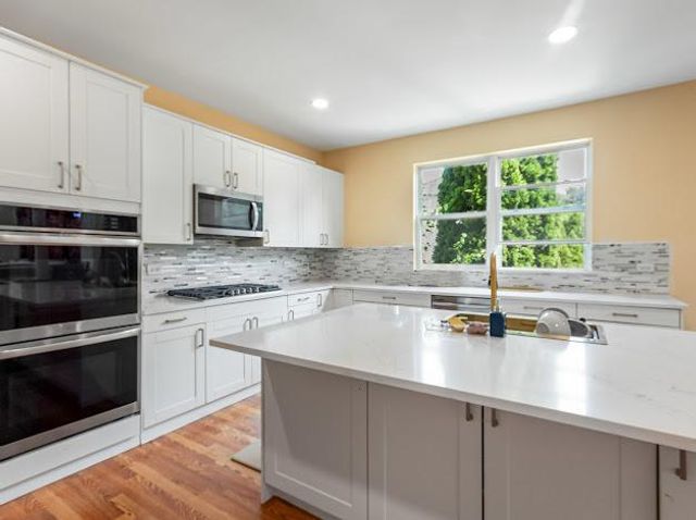 829 Lindsey Lane, Bolingbrook, IL 60440