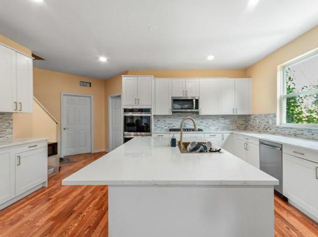 829 Lindsey Lane, Bolingbrook, IL 60440