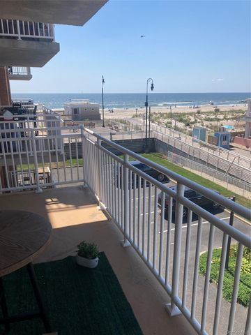 780 W Broadway 3G, Long Beach, NY 11561