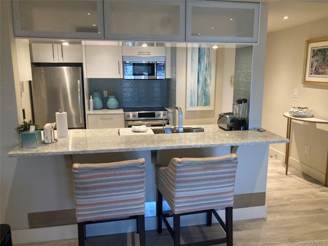 780 W Broadway 3G, Long Beach, NY 11561