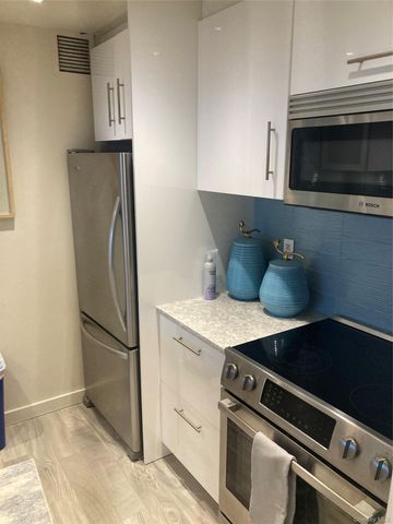780 W Broadway 3G, Long Beach, NY 11561